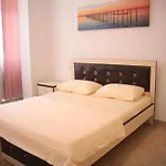 Urban Stay 2 Komuna Paris Private Parking Self Check-In 아파트 *