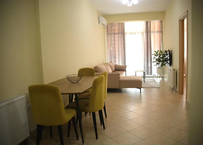 Urban Stay 2 Komuna Paris Private Parking Self Check-In Apartment Tirana