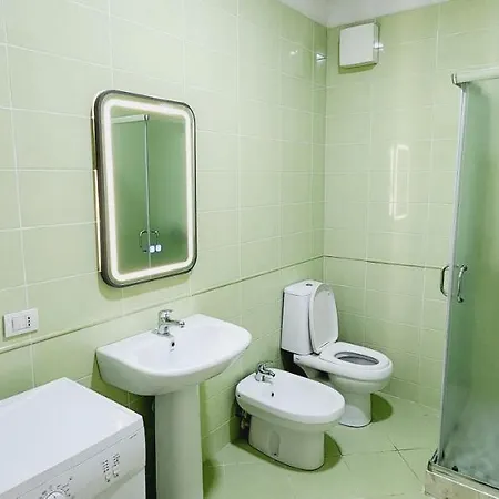 Urban 2 Komuna Paris Private Parking Self Check-in *