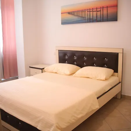 Urban 2 Komuna Paris Private Parking Self Check-in Apartment *