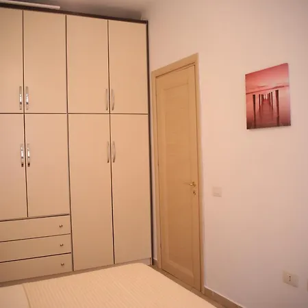 Urban Stay 2 Komuna Paris Private Parking Self Check-In Apartament Tirana