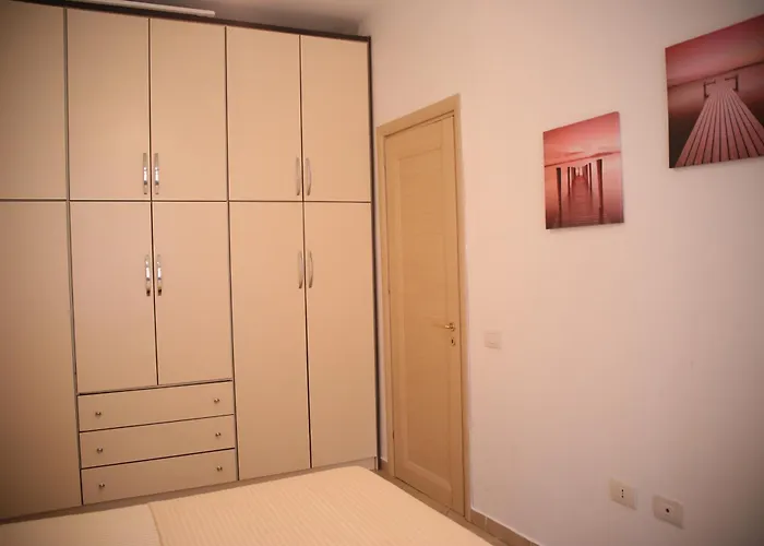 Urban Stay 2 Komuna Paris Private Parking Self Check-In Apartament Tirana